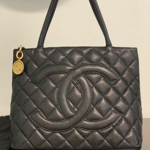 CHANEL Classic Gold Medallion in Black